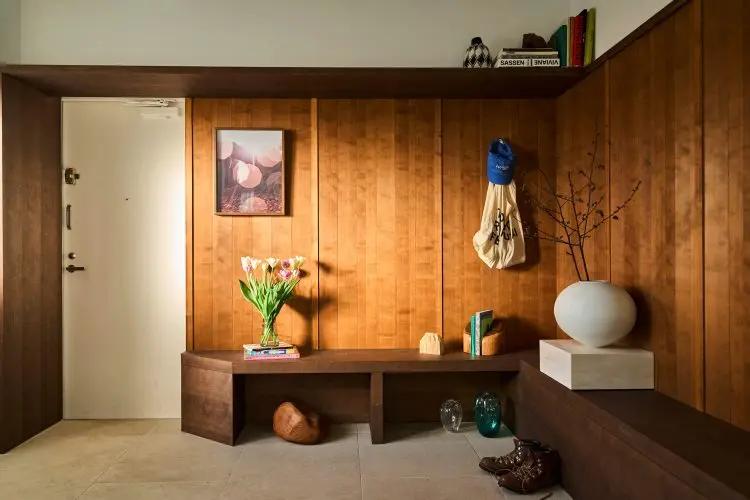 ウッドを基調とした玄関