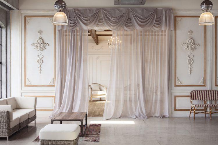 ドレープが美しいレースカーテン