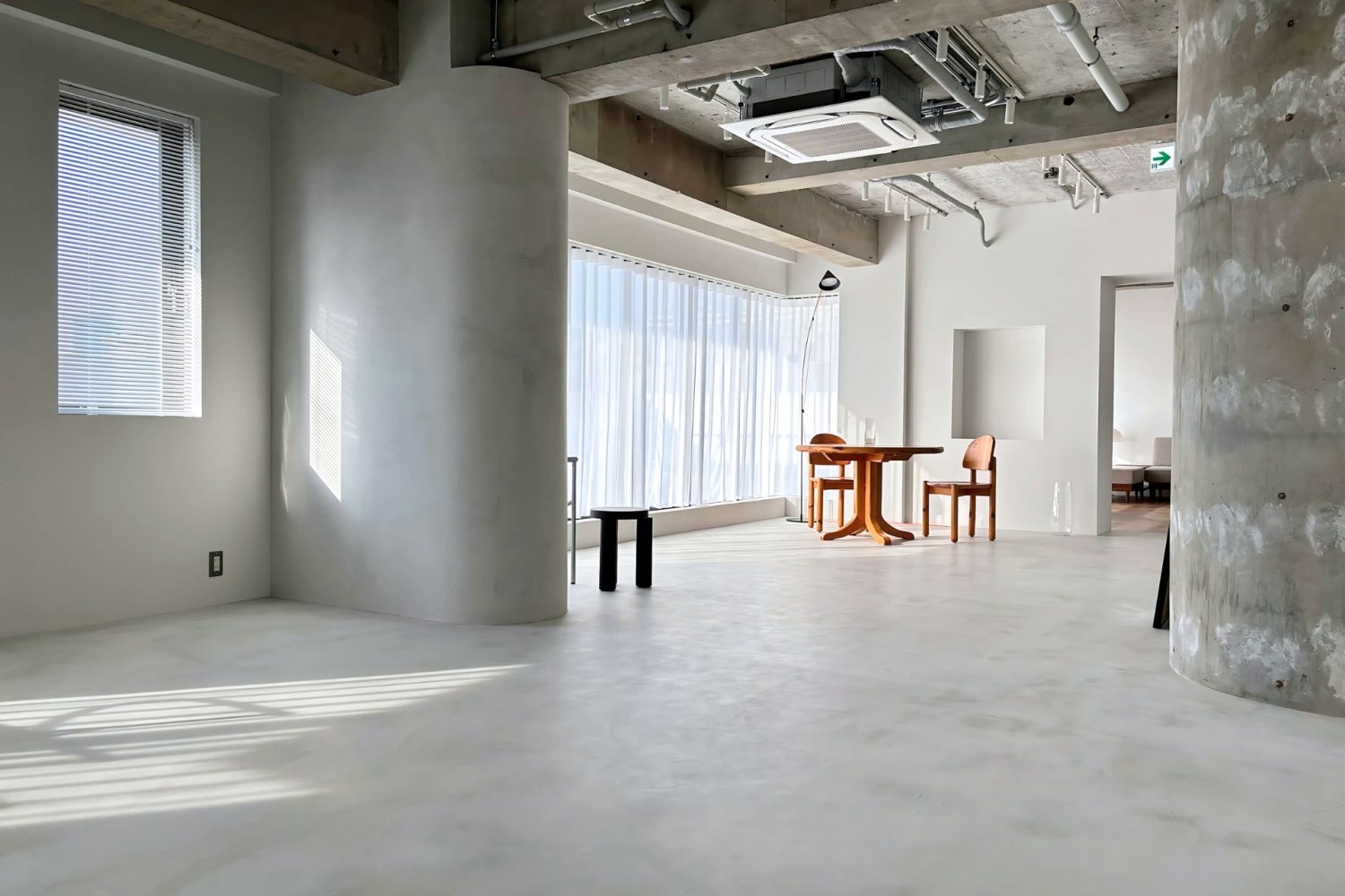 モルタルスペースのニュアンス壁