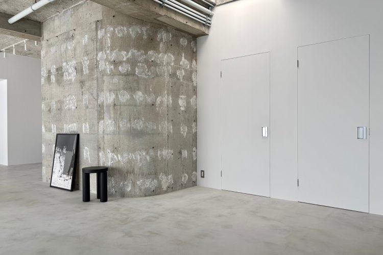 アールのきいたコンクリート素地の背景