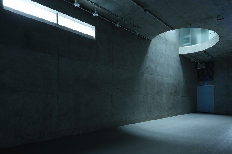 重厚感のあるコンクリート壁面