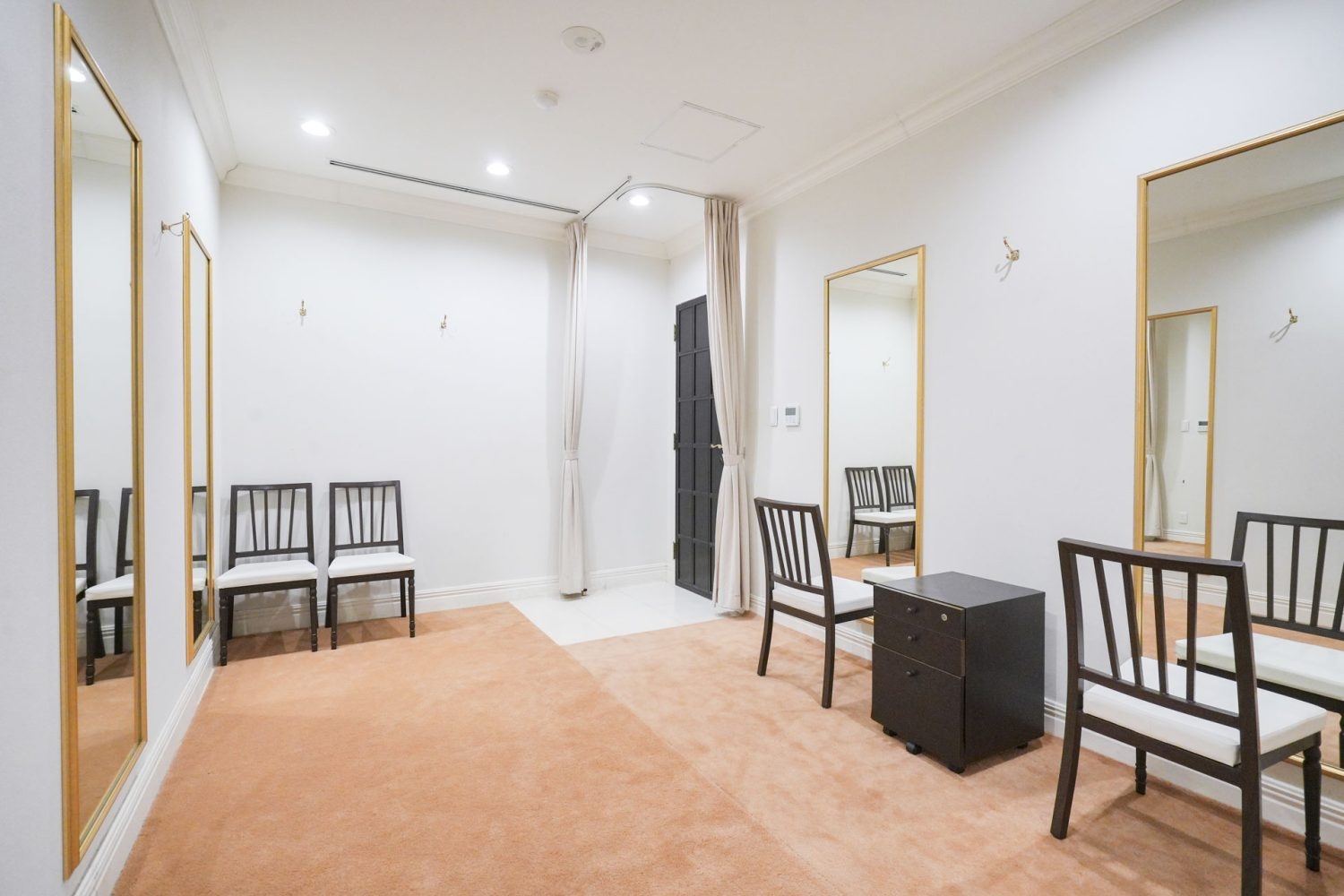 フィッティングルーム