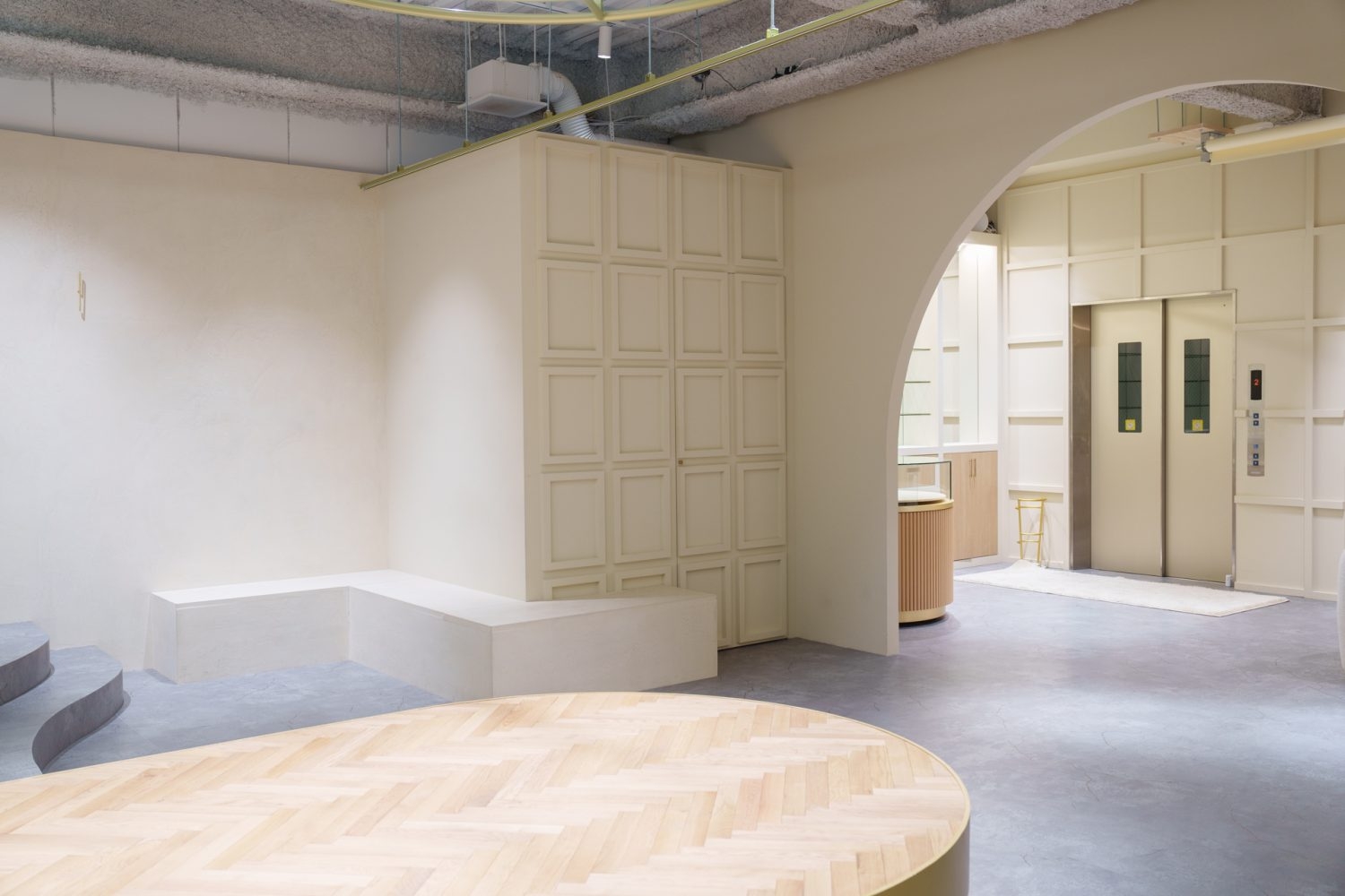 曲線と直線が融和する空間