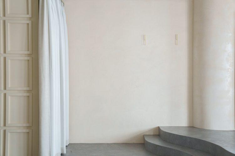 北側壁面 / やわらかく入る自然光での撮影も