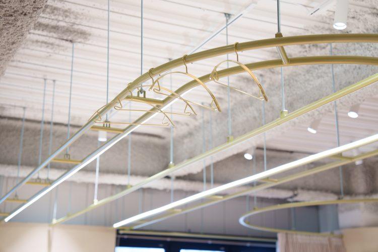 商品をかけて撮影も