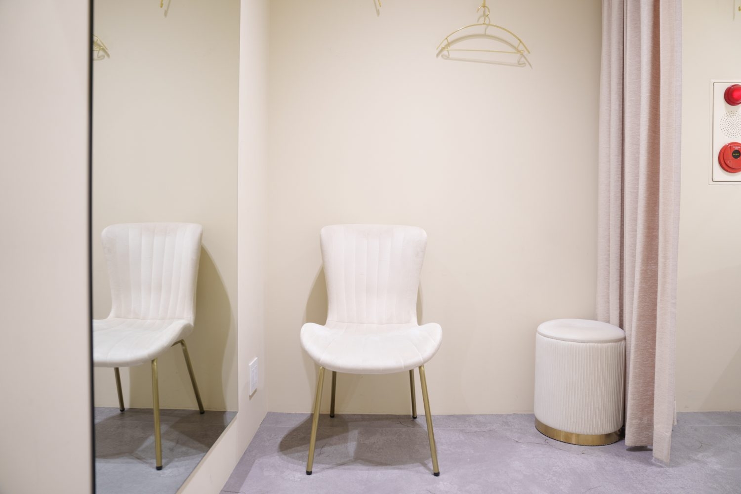 メイクルーム / フィッティングスペース