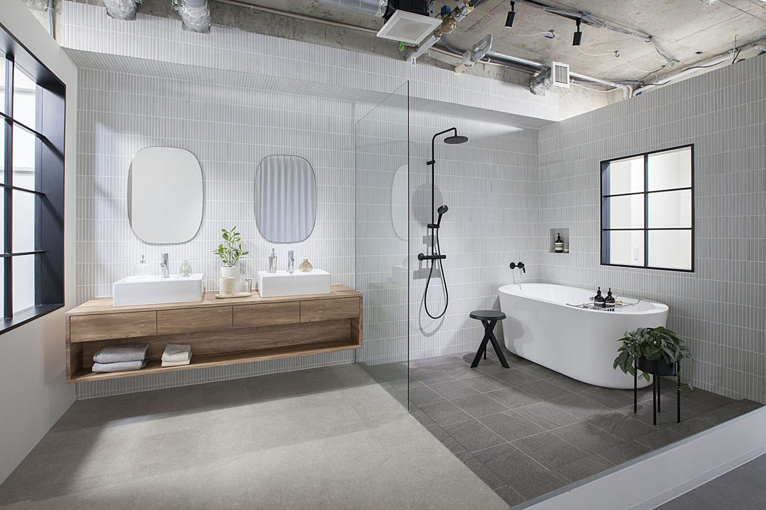 引きが撮れる洗面は化粧品のCMにも