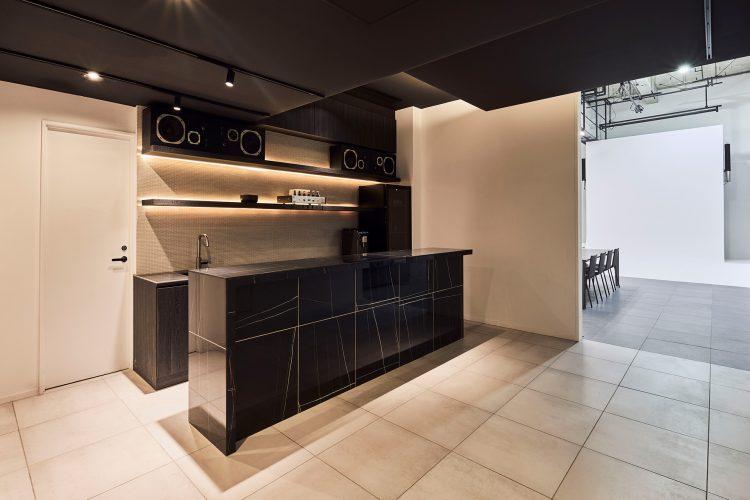 B2F エントランス・バーカウンター