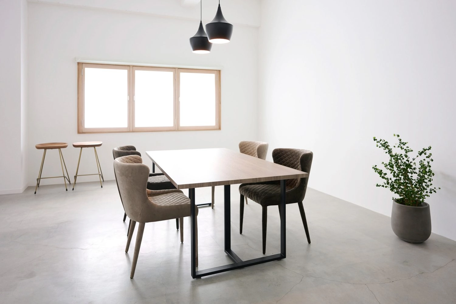 シンプルなダイニング