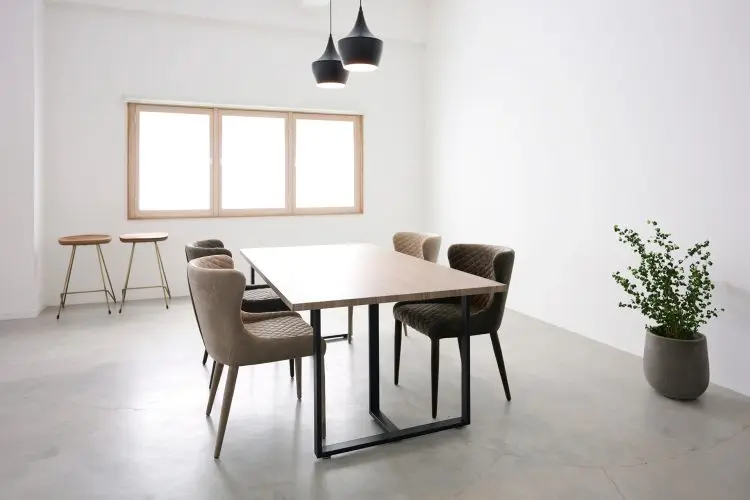 シンプルなダイニング