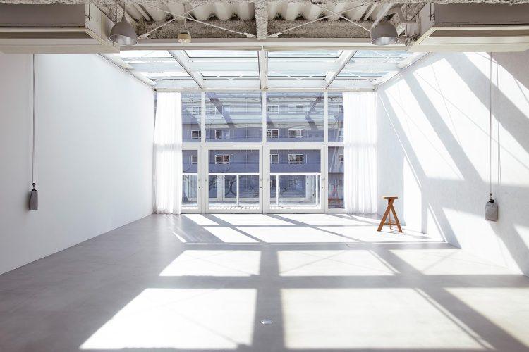 午前 / 西壁(右側)に届く光