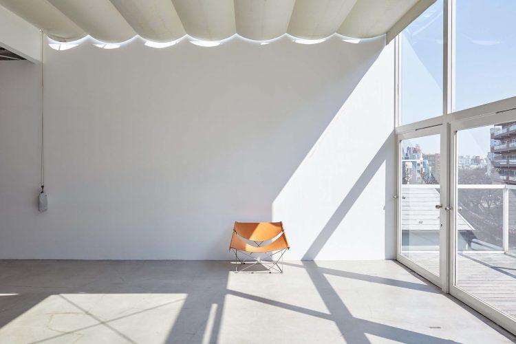 遮光幕でトップ光を切ることも