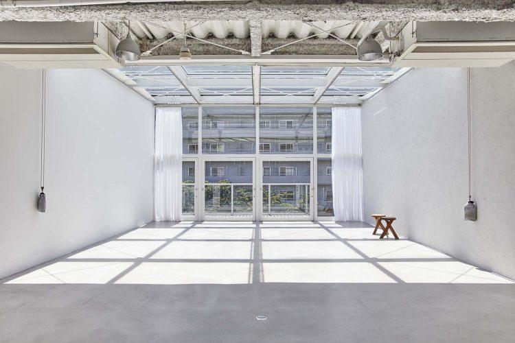 夏・正午頃 / トップと南面窓の直射光