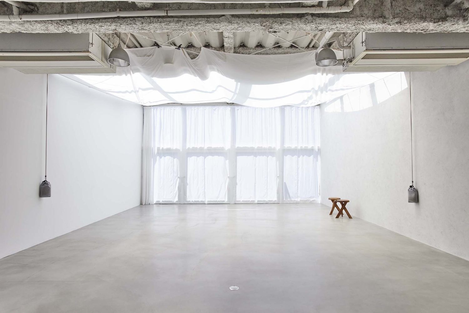 紗幕越しの光(トップ・南面窓)