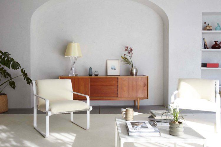 名作家具もプロップとして