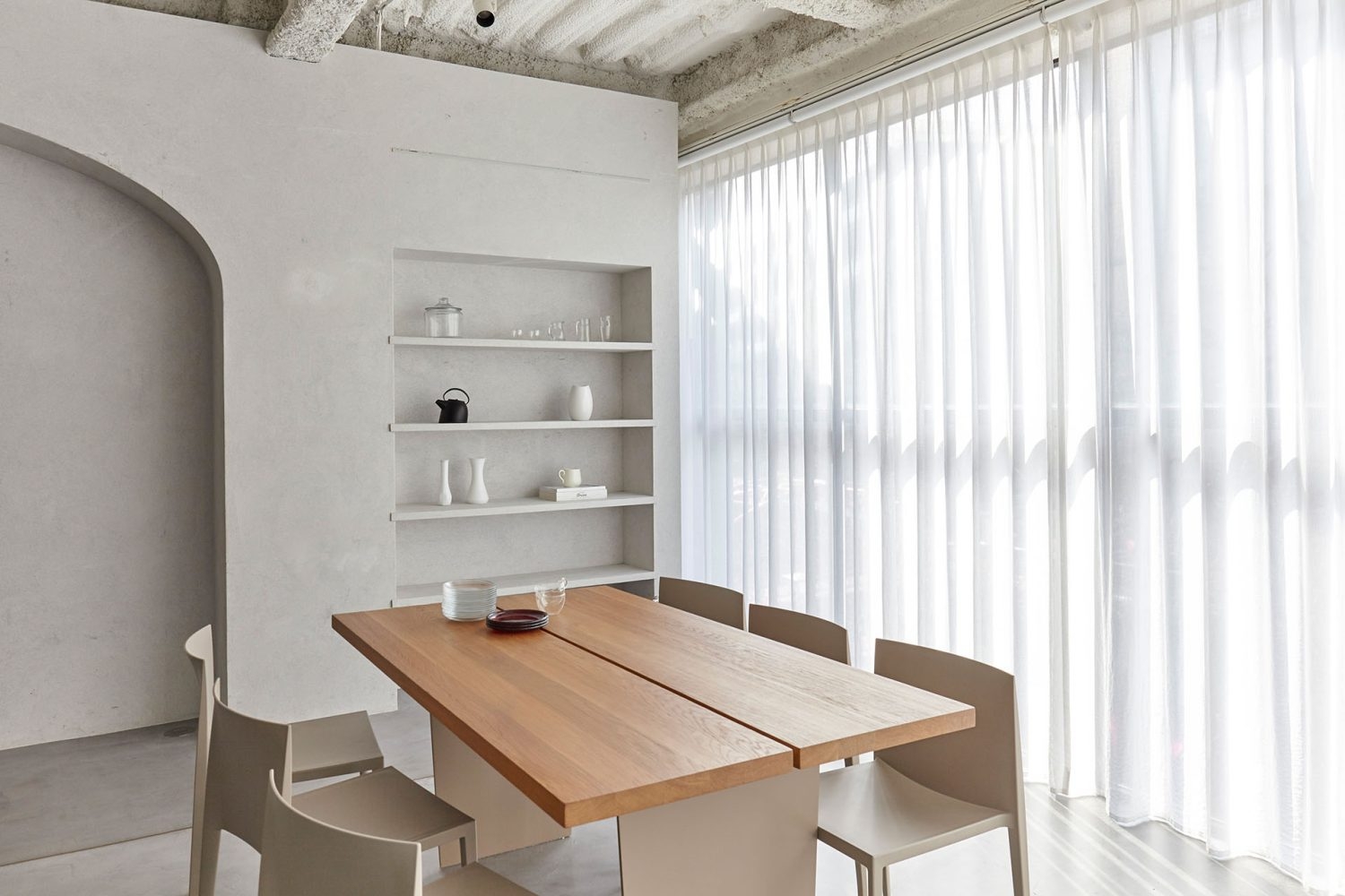 ロールスクリーンで遮光も可能