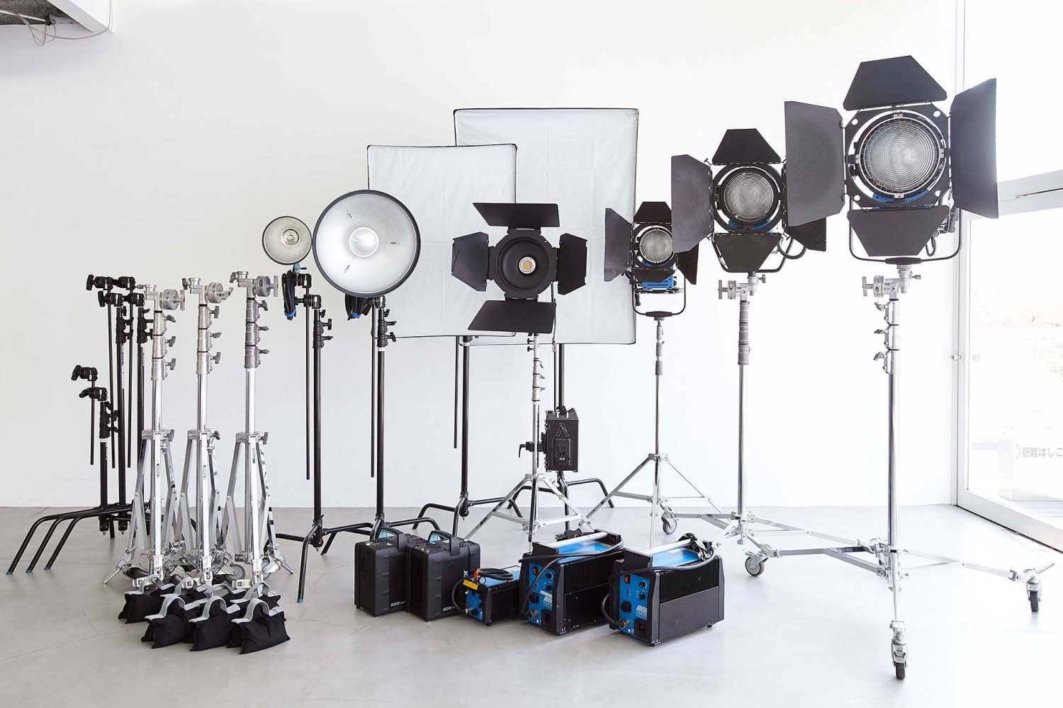常備機材も充実、電力は30kw容量確保
