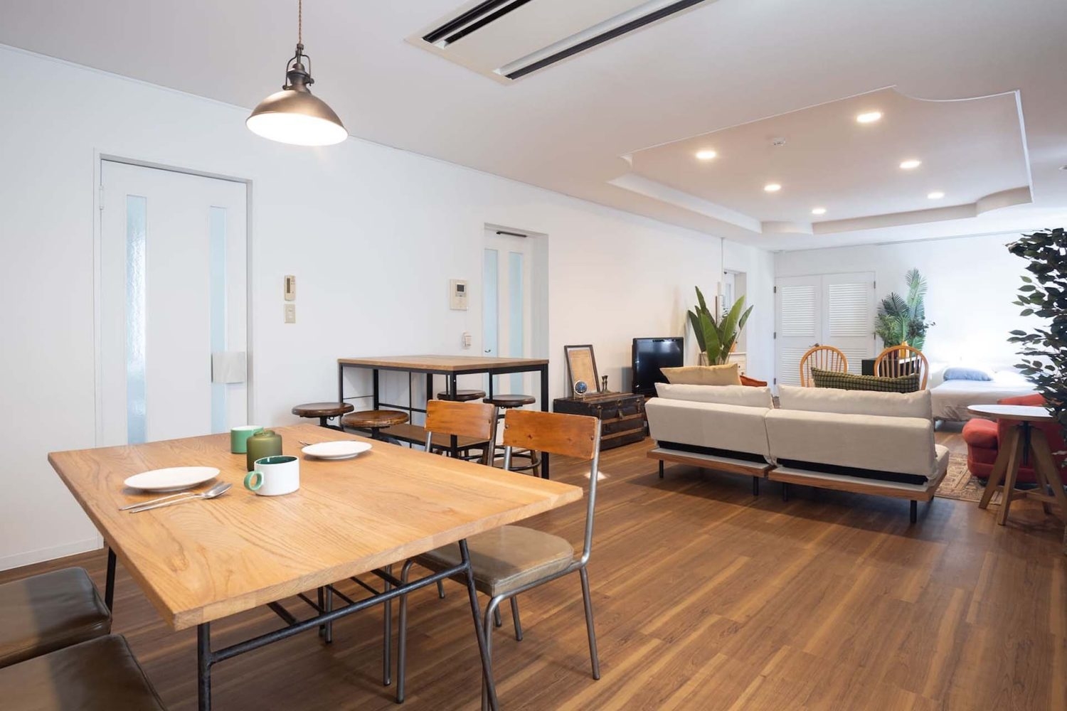 4人掛けのダイニングテーブル