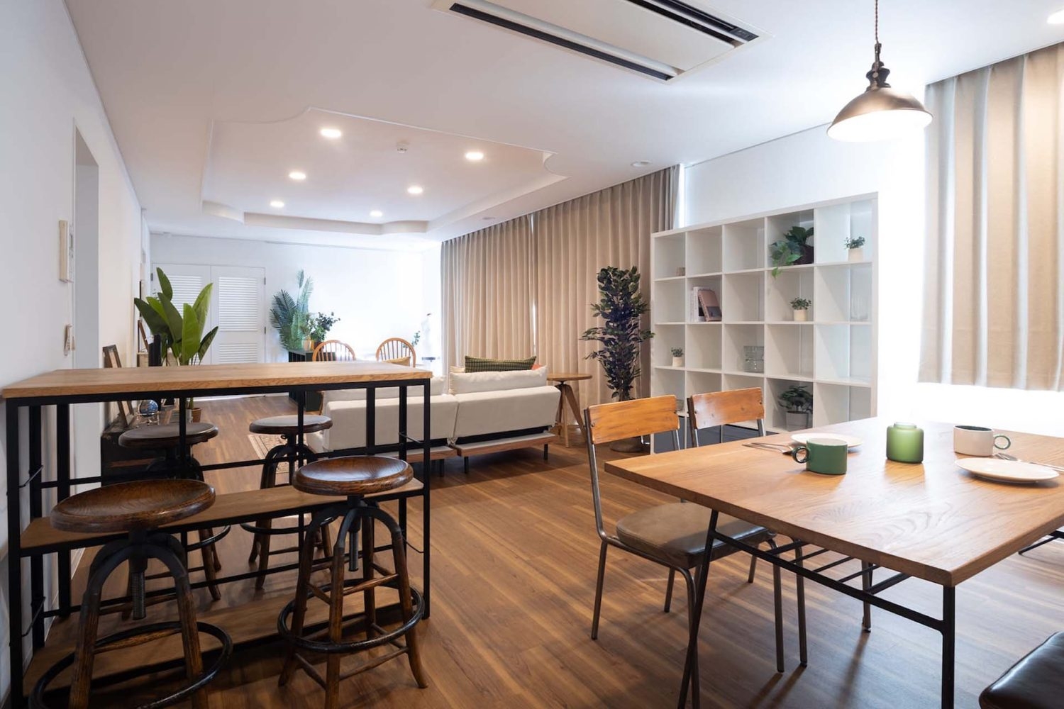 カーテンを閉めて