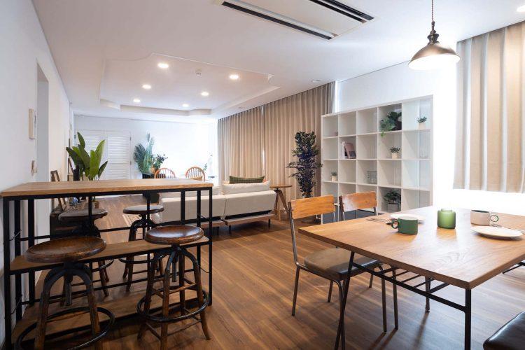 カーテンを閉めて