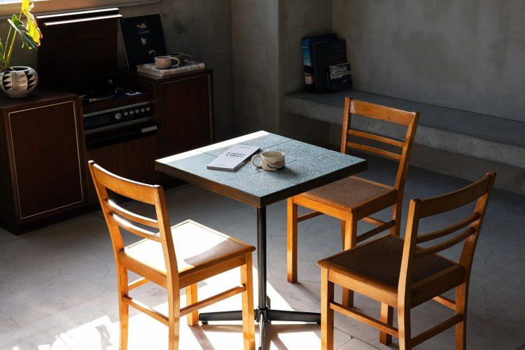 レコードを聴きながら