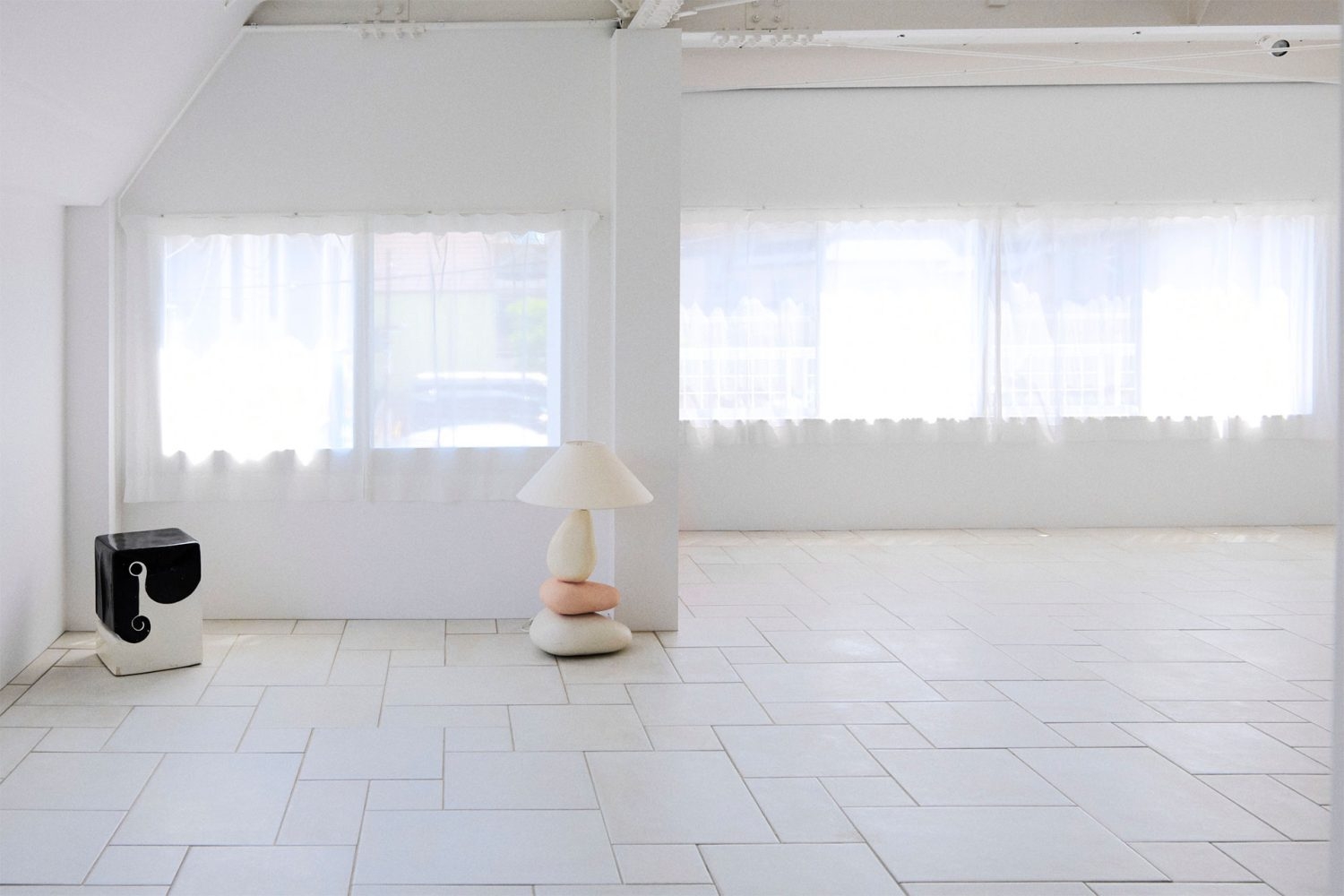 2F レースカーテン越しのやさしい光