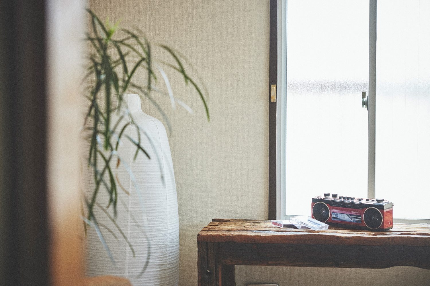 壁を利用して奥行き感のある撮影も