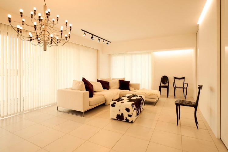 照明を点灯したリビングのイメージ