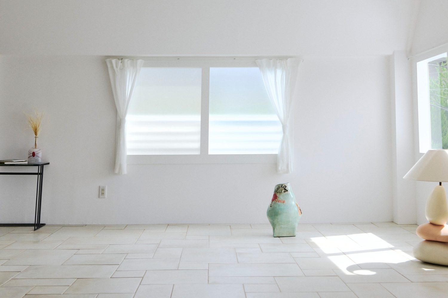 2F レースカーテンをまとめてかわいらしい雰囲気