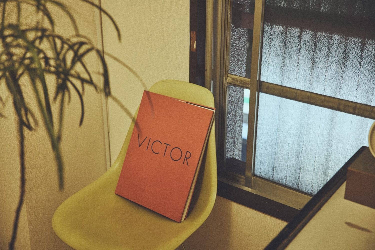 アクセントになるカラフルなプロップ