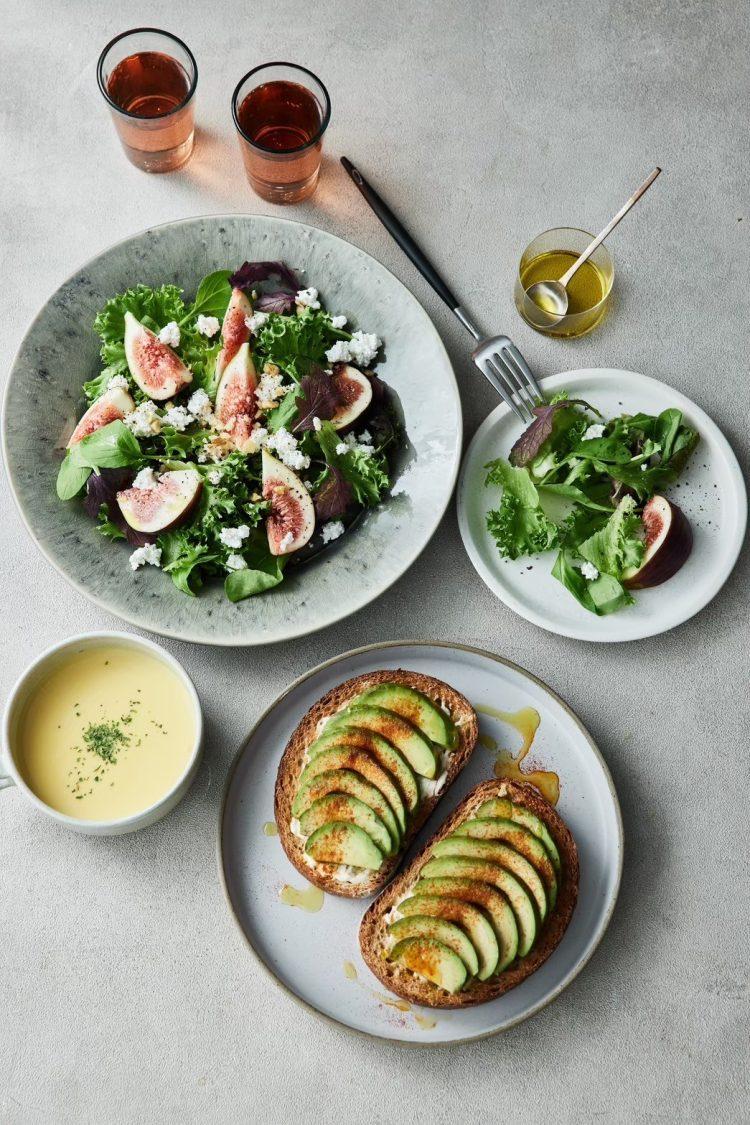 食器・カトラリー・天板・調理器具までスタジオのもので