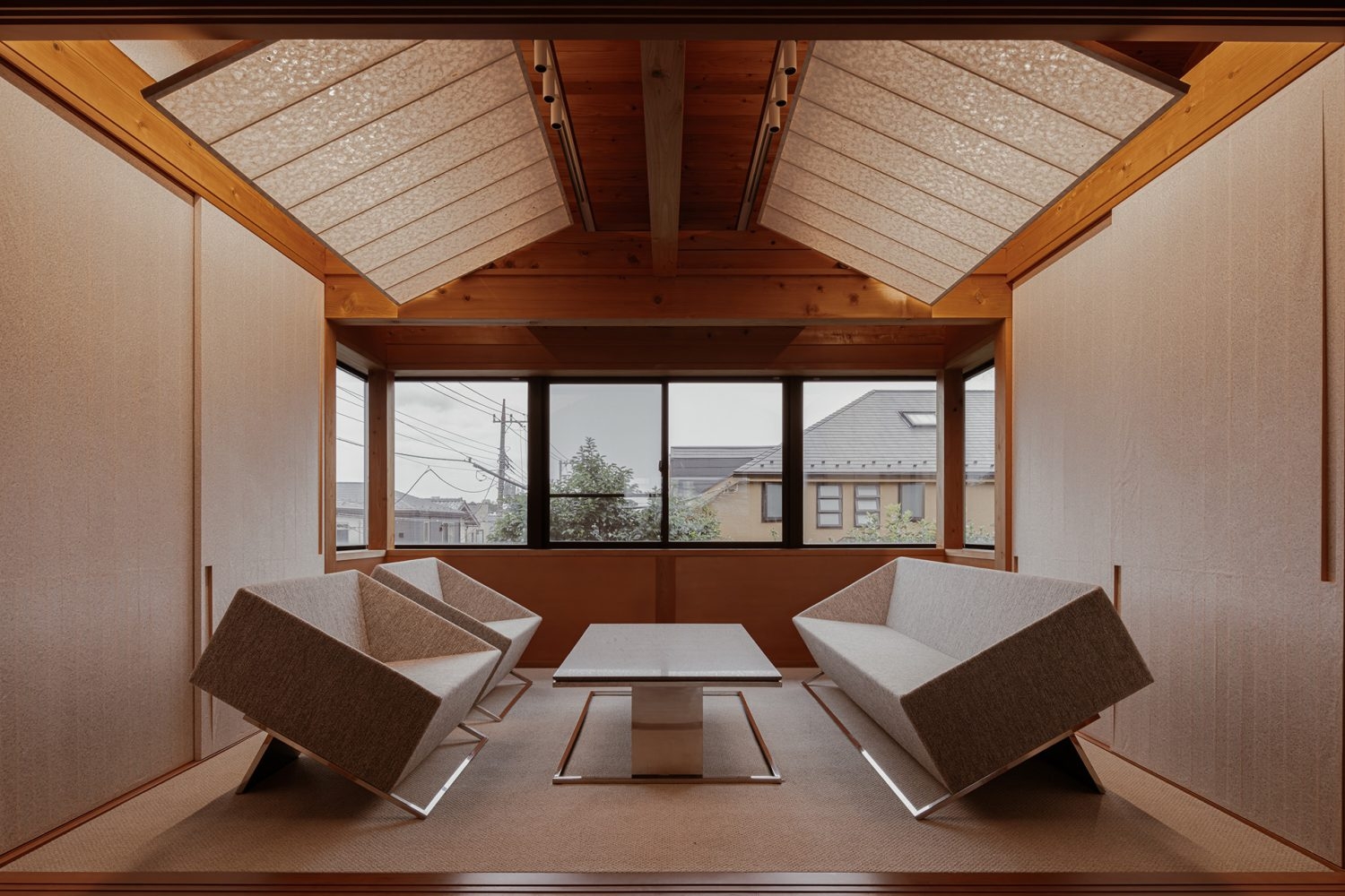 南側窓のサロン