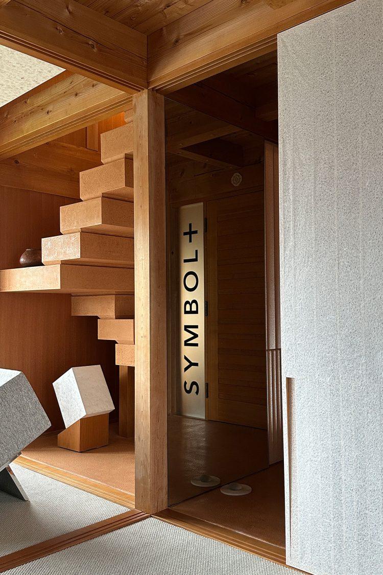 エントランスの扉を閉めてフィッティングスペースとしても