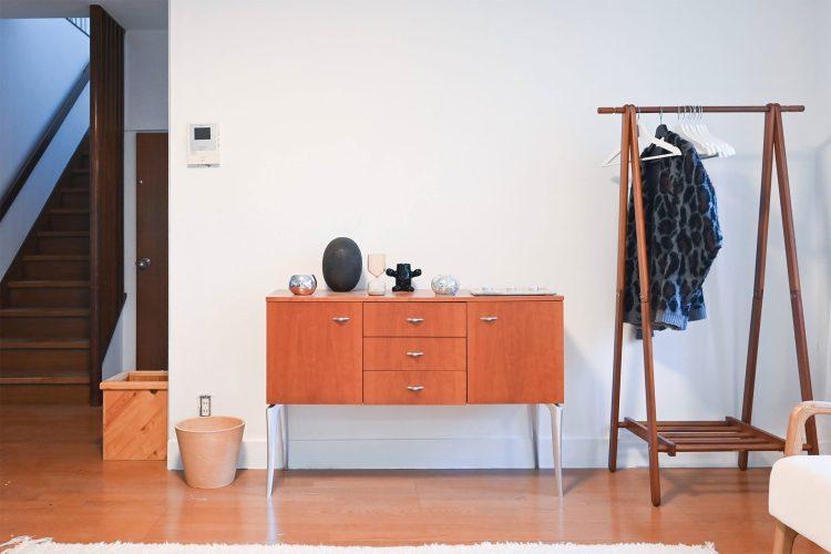 1F リビングのチェストやラックで物撮影も