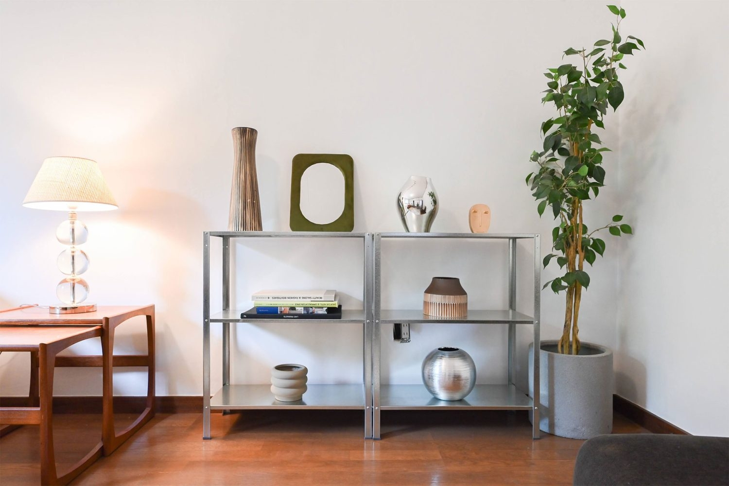 2Fベッドルーム 無機質な雰囲気の物撮影も