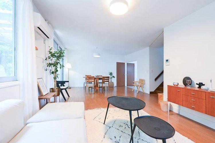 1F ゆったりと余白が設けられた空間