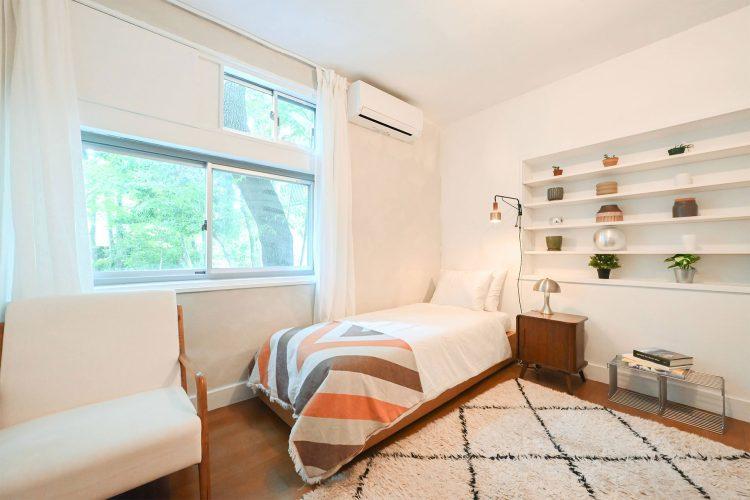 1F 小物撮影もできるベッドルーム / セミシングル