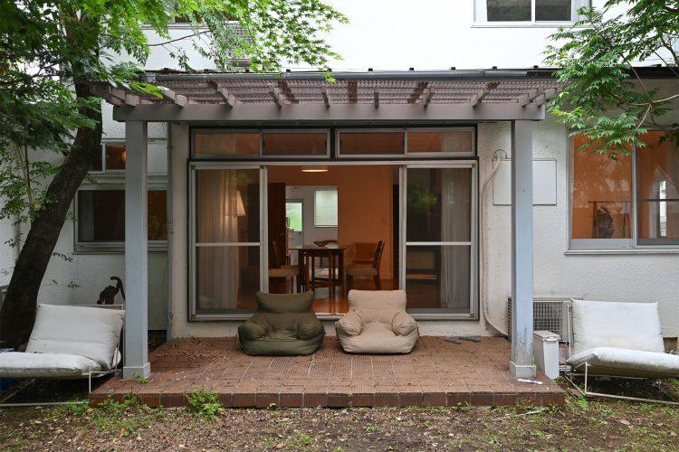 庭からリビングを狙うアングルも