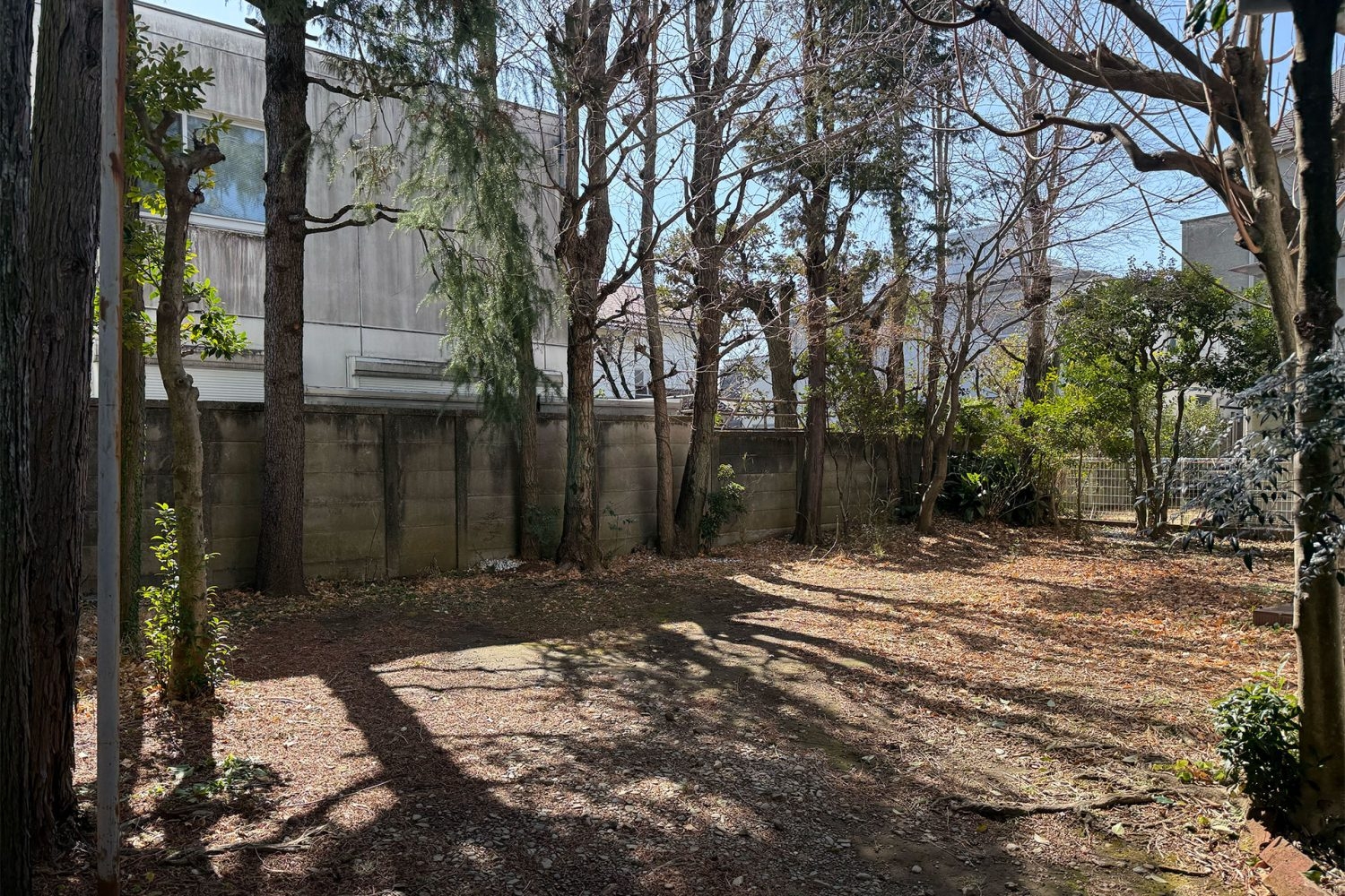 十分な広さのある庭は車両乗り入れも可能