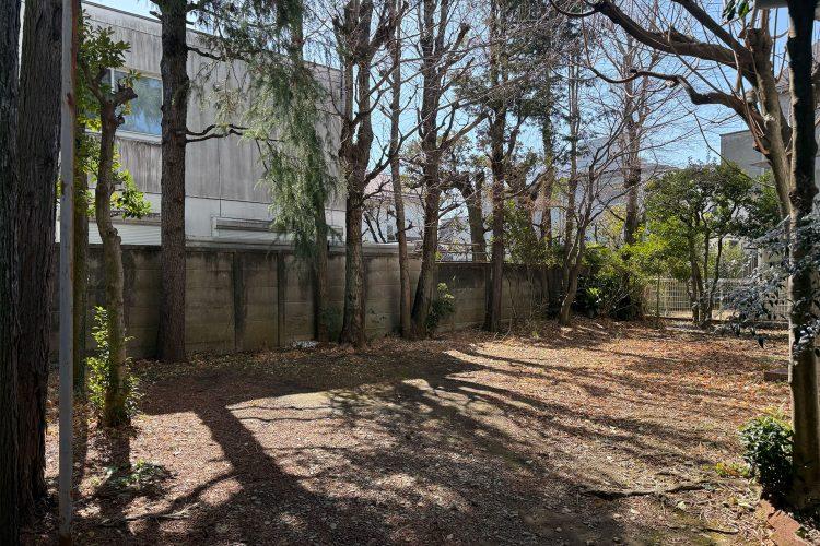 十分な広さのある庭は車両乗り入れも可能