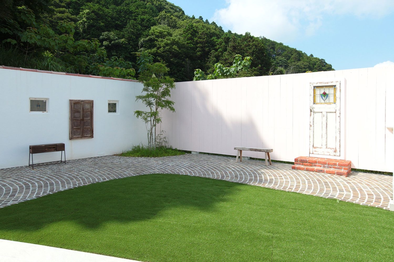 壁やブロックタイル床など多数の背景