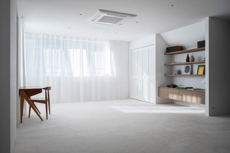 一日中自然光が綺麗に回る南側のリビング