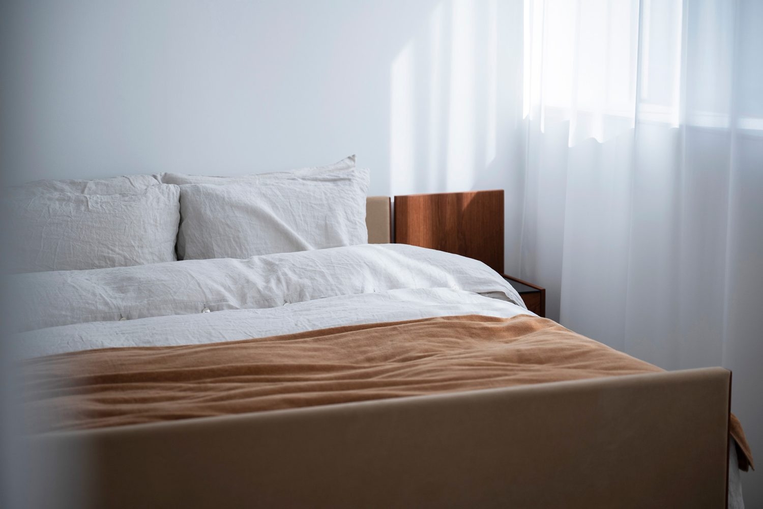 直射の入る寝室はバルコニーから外打ちも可能