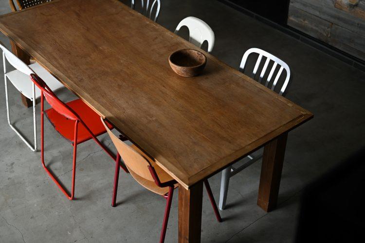 3F ダイニングテーブルと椅子