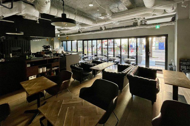 ソファ席奥側から店舗内全体