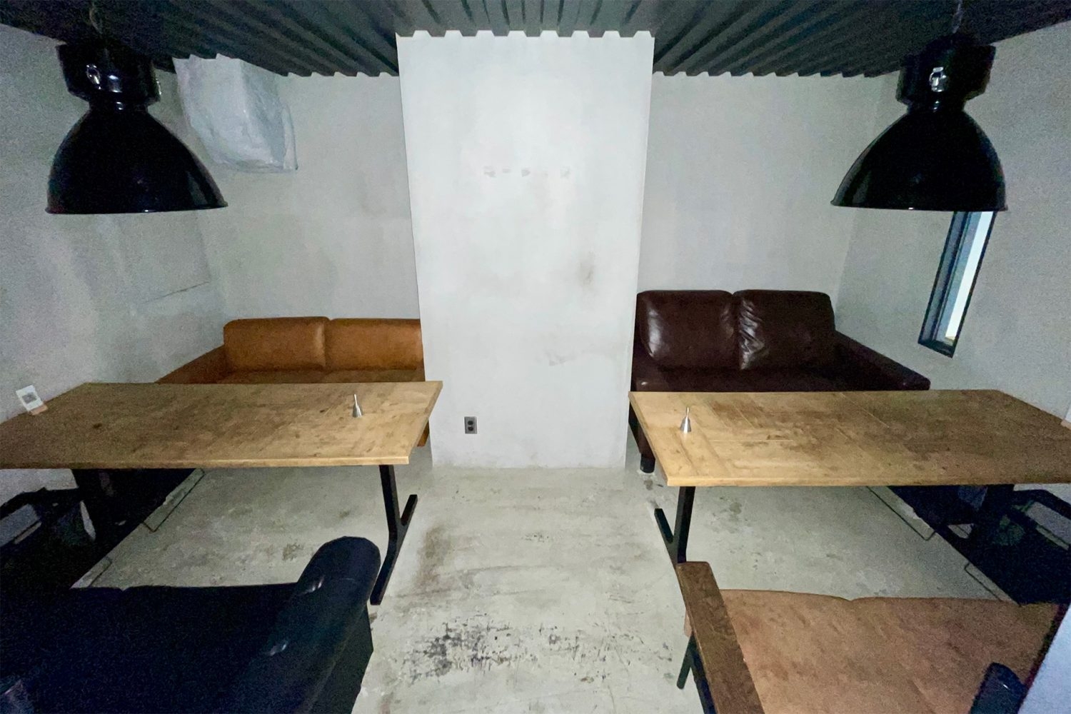 コンテナ内で着替えや打ち合わせ可能