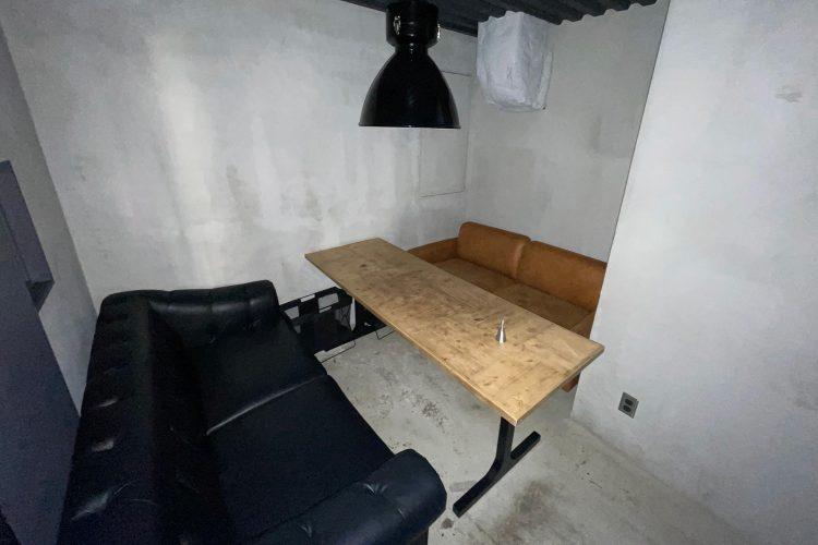 コンテナ内で着替えや打ち合わせ可能