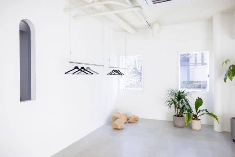 吊り下げハンガーポールもあり展示会にもおすすめ