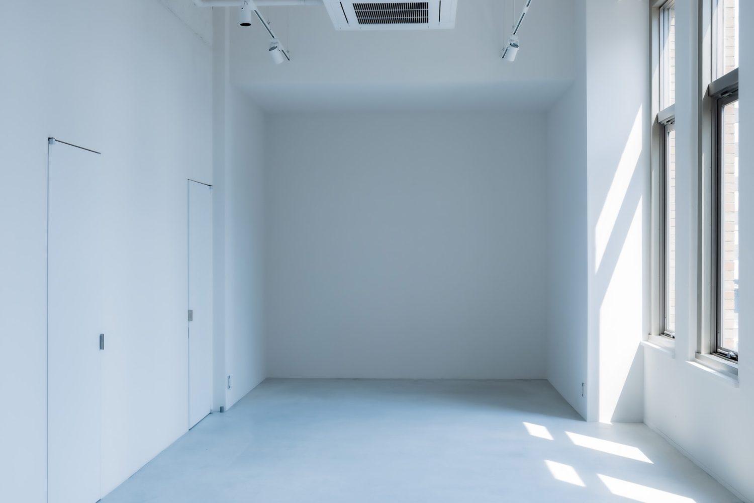 入口側から見たスタジオ内