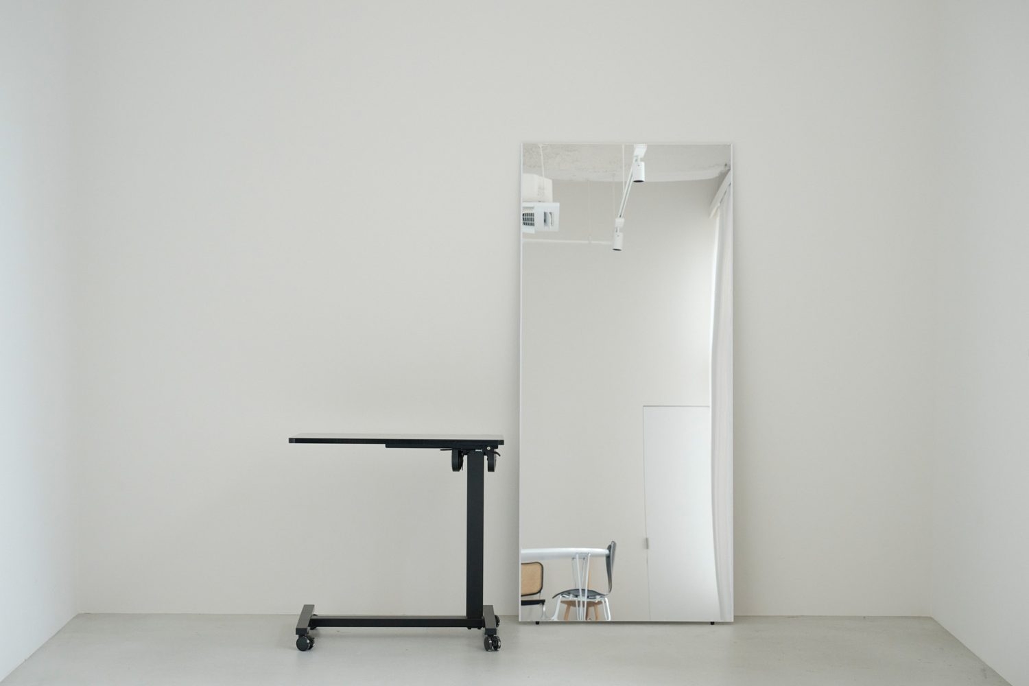 無料レンタル / メイク用デスク、全身鏡